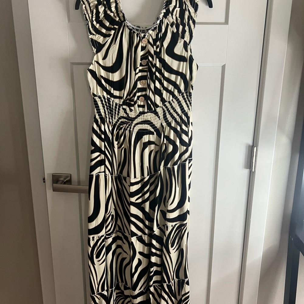 Elegant Zebra Patterned Maxi Dress